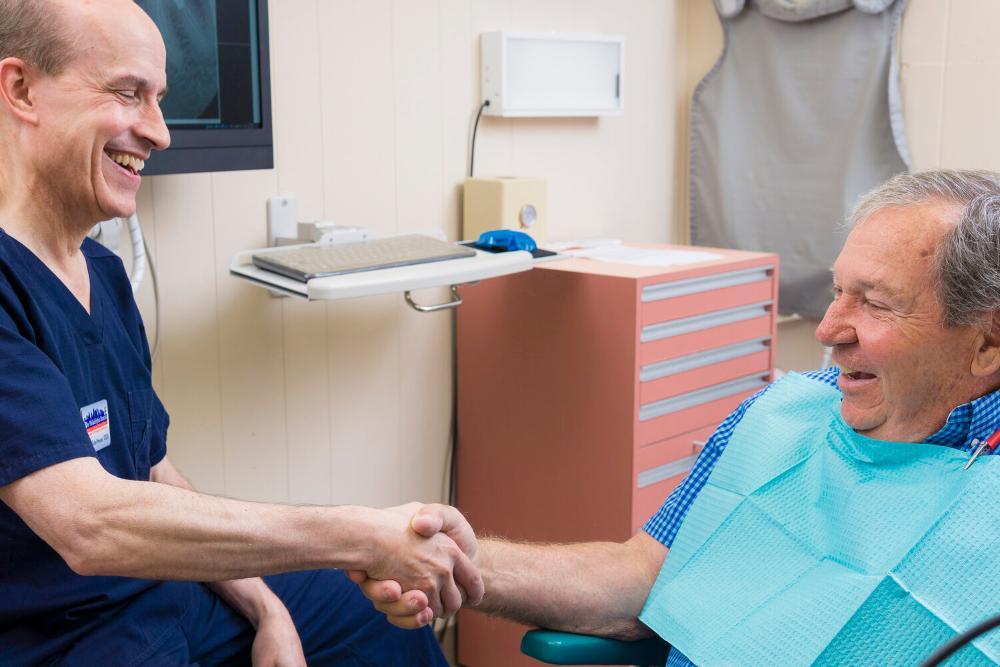 Dr. Schriftman shaking hands with patient